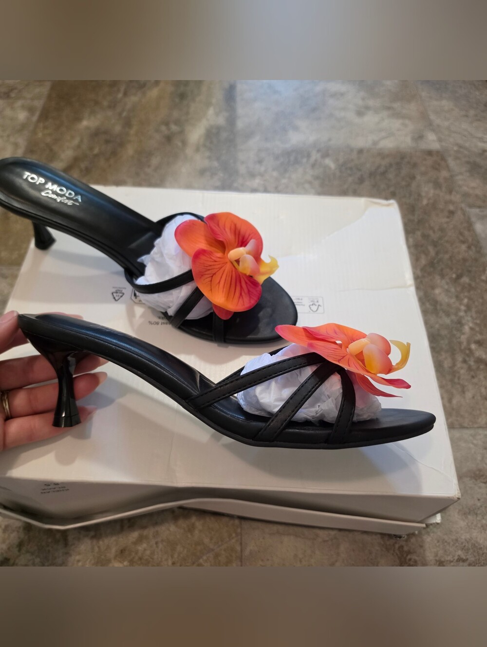 Top Moda Angie Black Orchid Floral Kitten Heels Size 9